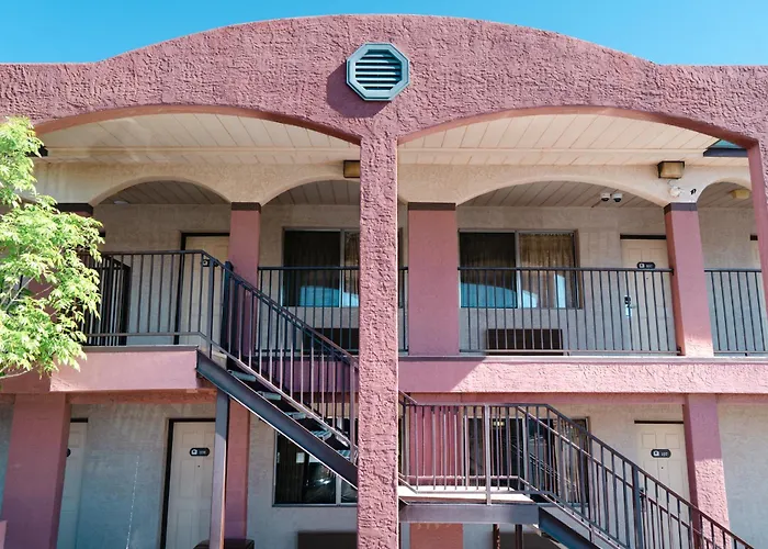 Wetherill Motel 2*